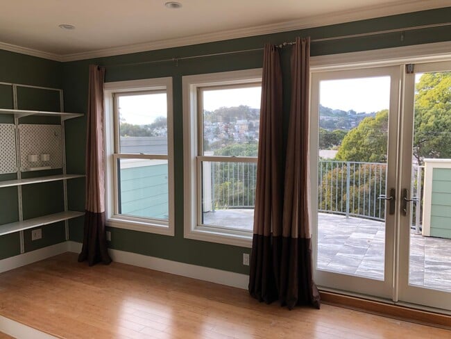 Building Photo - COMING SOON!  Beautiful 3 br/2ba -2  Levels, Private Deck, Panoramic Views, Garage Parking, Washe...