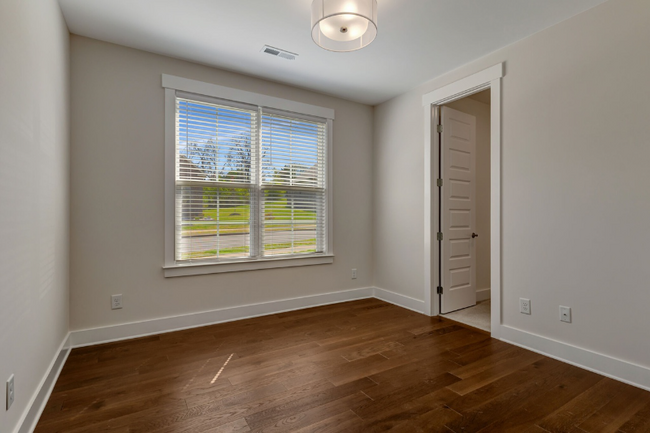 Building Photo - 204 Faraway Hills Dr