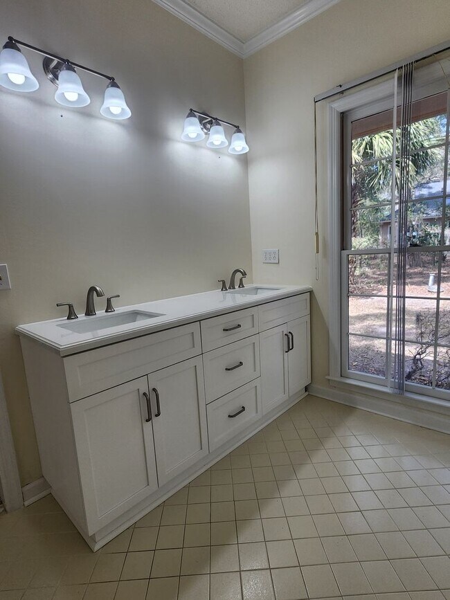 Building Photo - **AVAILABLE IN JUNE ** Landings Executive 3 Bedroom home