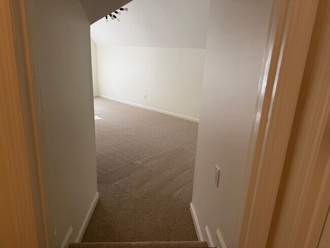 Building Photo - 303 Norvich Ct