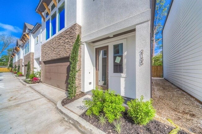 Building Photo - 2149 Hoskins Dr