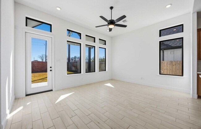 Building Photo - 10326 Water Harbor Dr