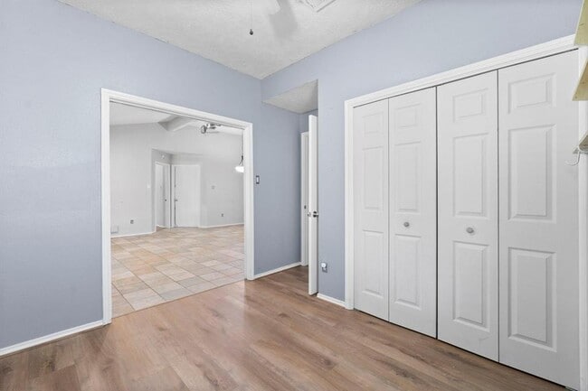 Building Photo - 313 Oxford Dr