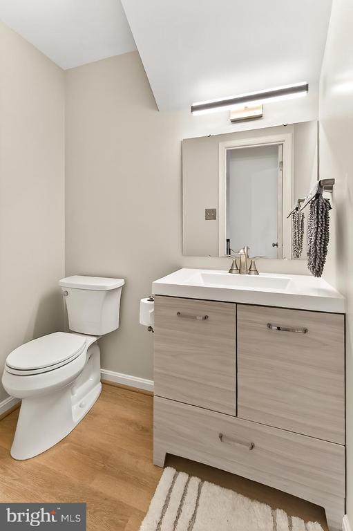 Building Photo - 7462 Towchester Ct