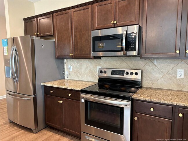 Building Photo - 2040 Stonewash Dr