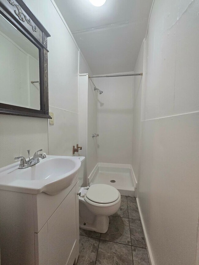 Building Photo - 2219 Everett St