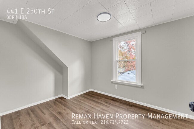 Building Photo - 441 E 250th St