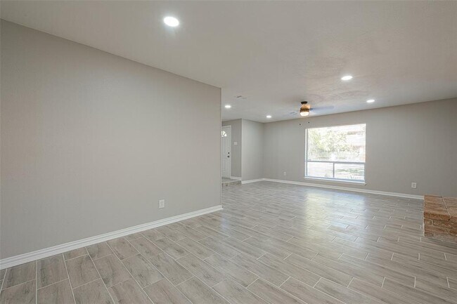 Building Photo - 6 N Waxberry Rd