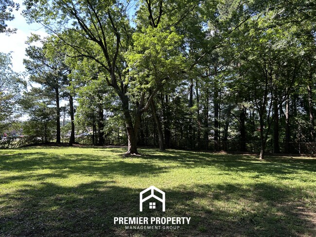 Building Photo - Charming 3BR/2BA Horn Lake Home | Hardwood Floors, Brick Fireplace & Fenced Yard