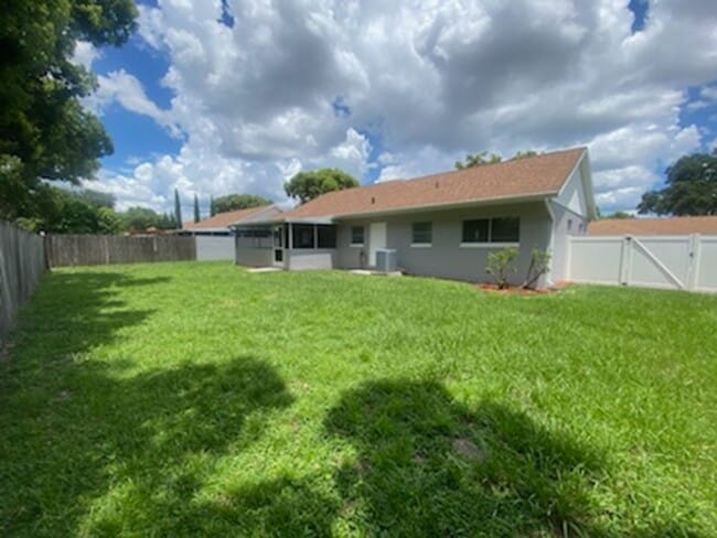 Building Photo - Southport Home