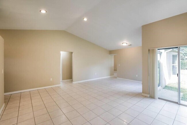 Building Photo - 211 NW 187th Ave