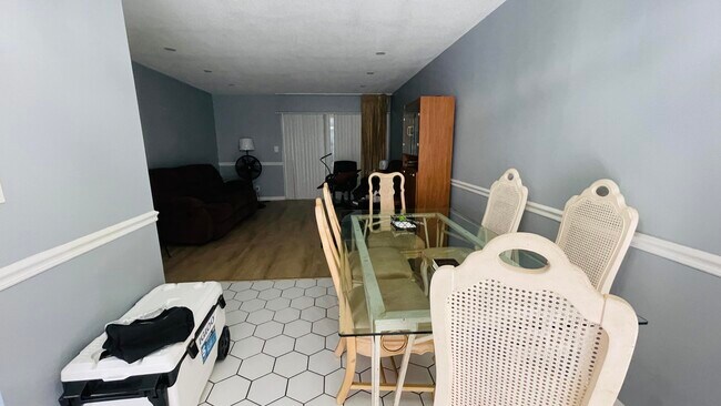 Building Photo - 11 Golfs Edge