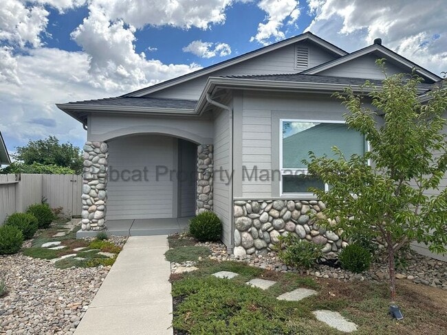 Building Photo - 877 Vista Park Dr