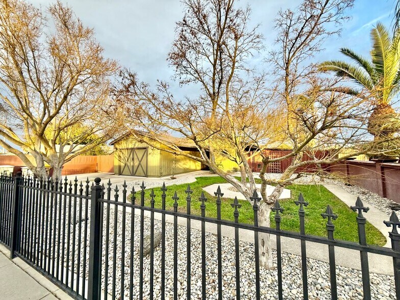 Building Photo - 482 Aztec Ln