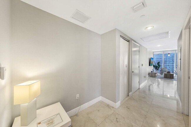 Building Photo - 485 Brickell Ave
