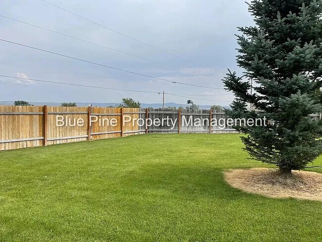 Building Photo - 2125 Saddle Ln