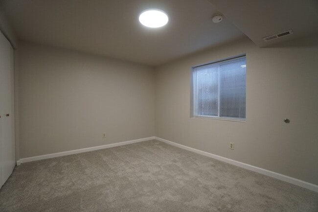 Building Photo - 3070 Mirage Dr