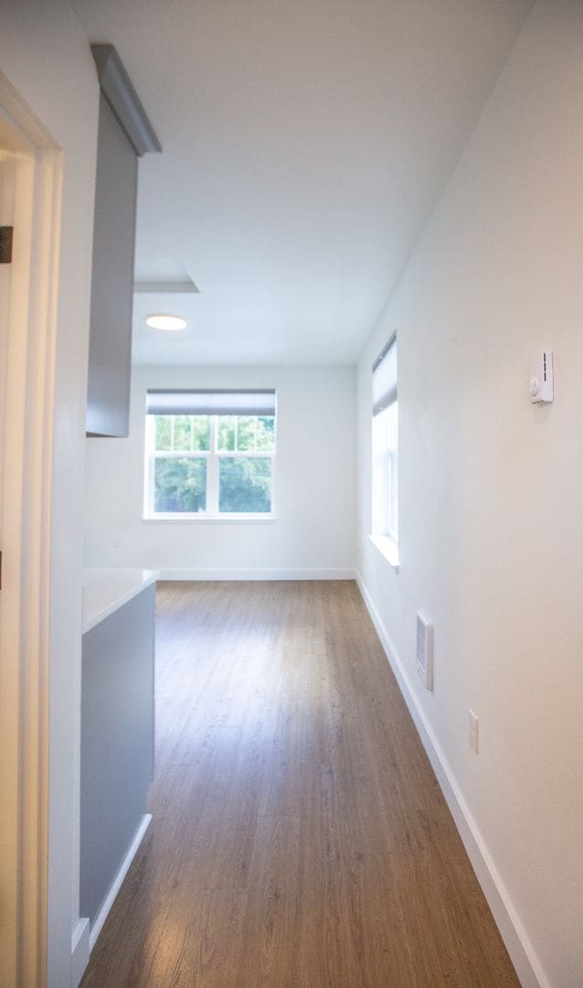 Building Photo - Detached above Garage Studio Available in SE - Brooklyn Neighborhhod