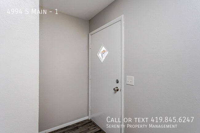 Building Photo - 4994 S Main-1
