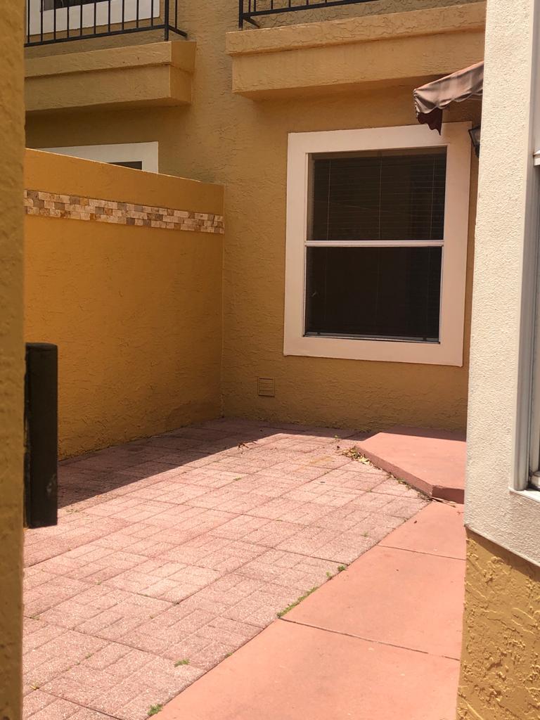 Building Photo - 755 Cove Way