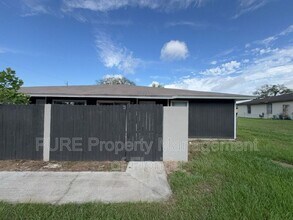Building Photo - 5485 SE 30th Pl