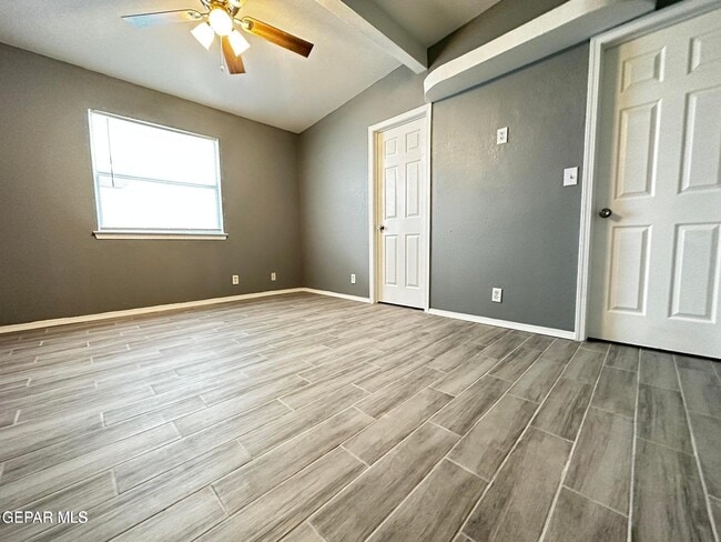 Building Photo - 421 Valle del Mar Dr