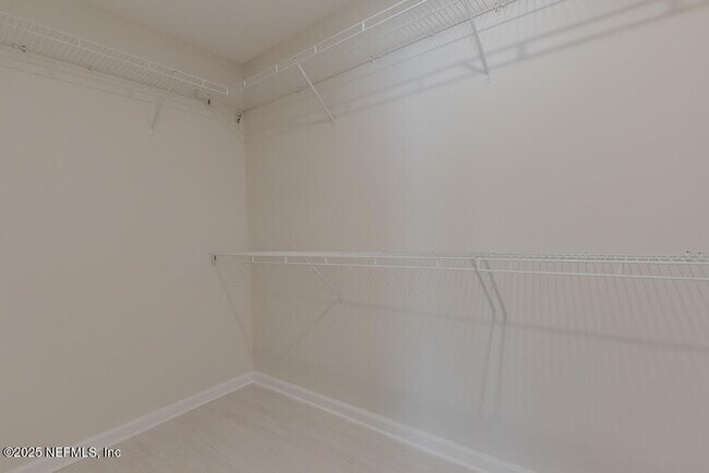 Building Photo - 12080 Scarsdale Dr