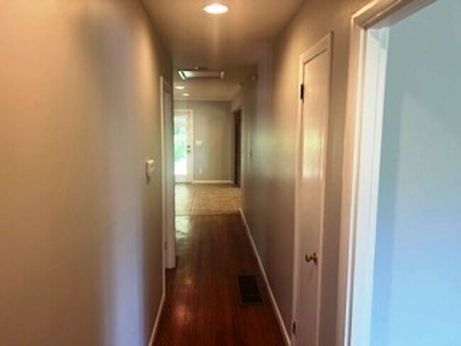 Building Photo - Convenient 3BR/2BA in Vestavia near Collonade