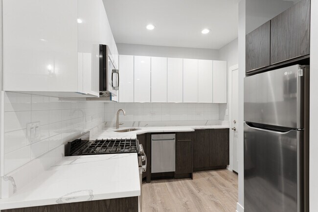 Building Photo - 6118 N Winthrop Ave