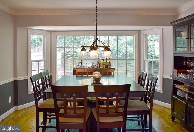 Building Photo - 2235 Abbotsford Dr