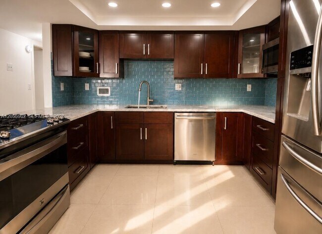 Building Photo - 2030 S Ocean Dr