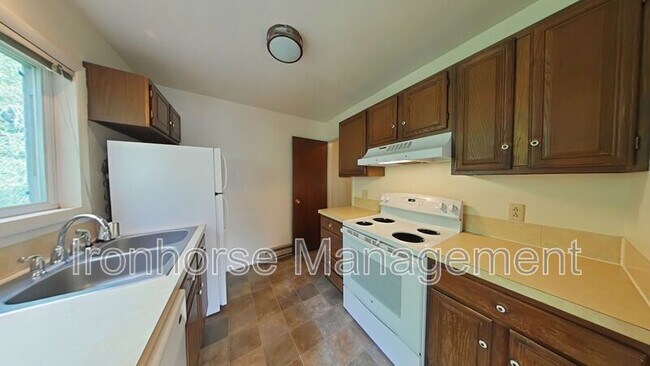 Building Photo - 515 S 15th Ave