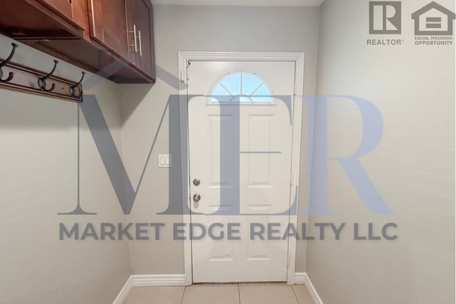 Building Photo - 5Bed/5Bath House at University Dr/Priest Dr! Move-In Ready on 05/07/2026! - 4 CAR CARPORT! NO HOA!