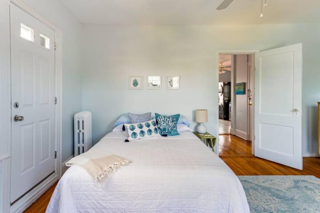 Building Photo - 28 Walnut E St