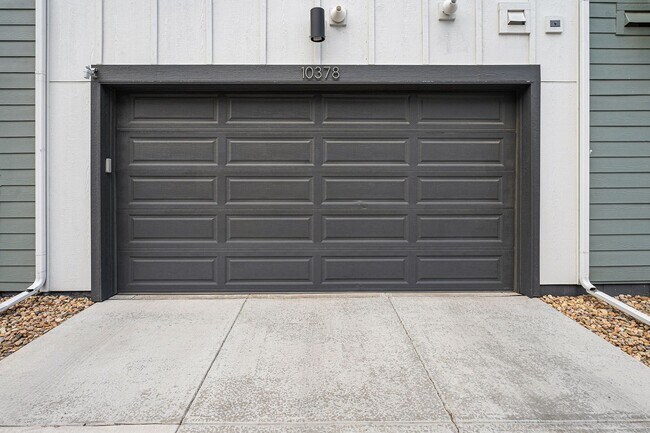 Building Photo - Stylish Town Home In Desirable Thornton Neighborhood Available on September 5, 2026