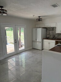 Building Photo - 1484 Van Delia Rd