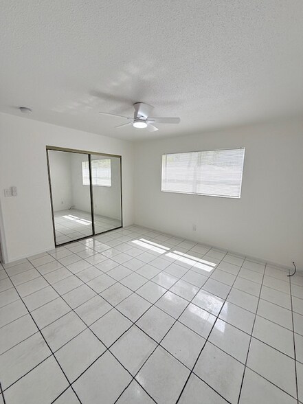 Building Photo - 1020 N 18th Ct