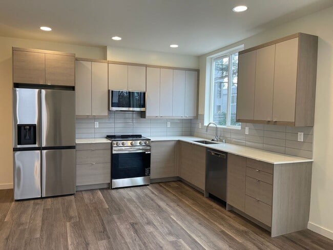 Building Photo - Brand New 3bd Townhome!