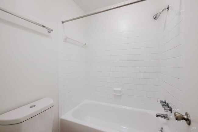 Building Photo - NEW 1x1!  Fantastic Emory area location - ...