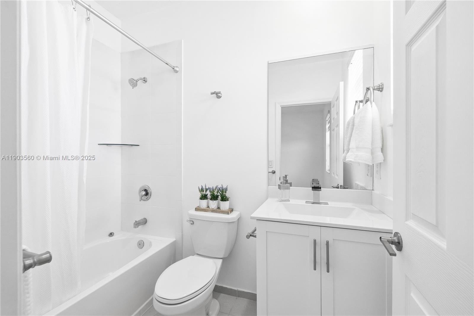 Building Photo - 10537 W 32nd Ln