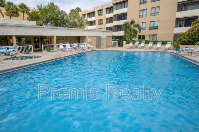 Building Photo - 900 Cove Cay Dr
