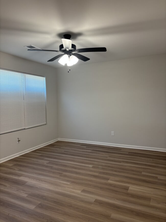 Building Photo - 3281 Madewell St