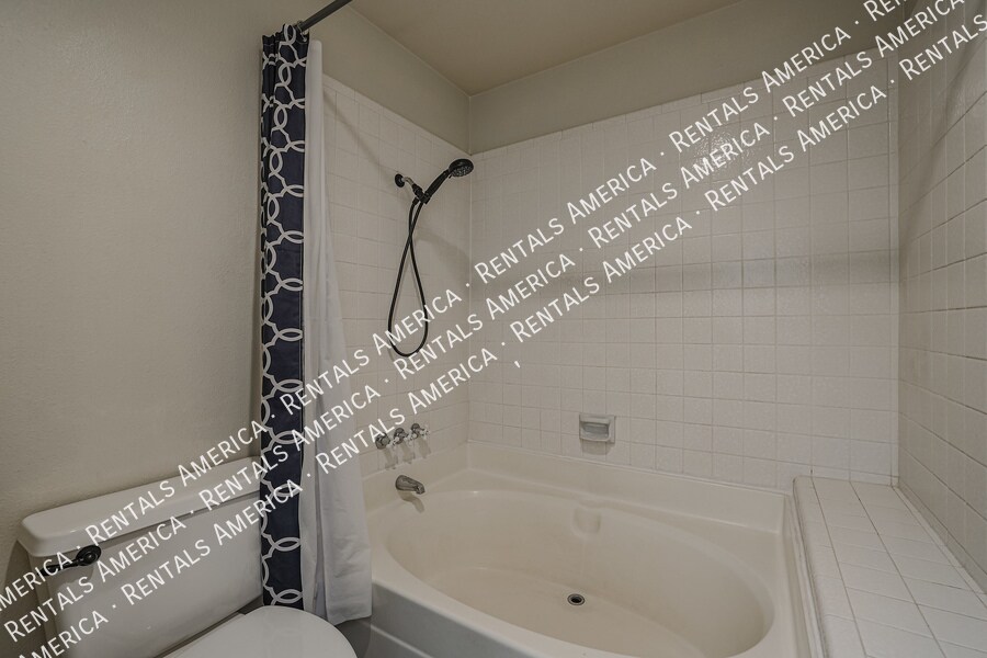 Building Photo - 2160 S Catarina-