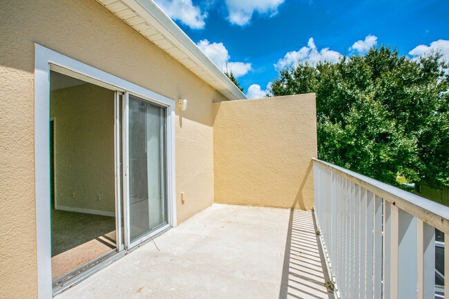 Building Photo - LEASING INCENTIVE!!!!!Gorgeous 3 Bed Townh...