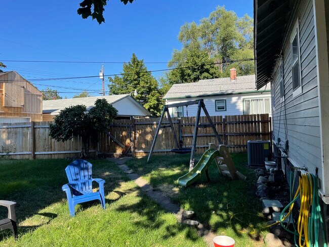 Building Photo - 3124 W Fairview Ave