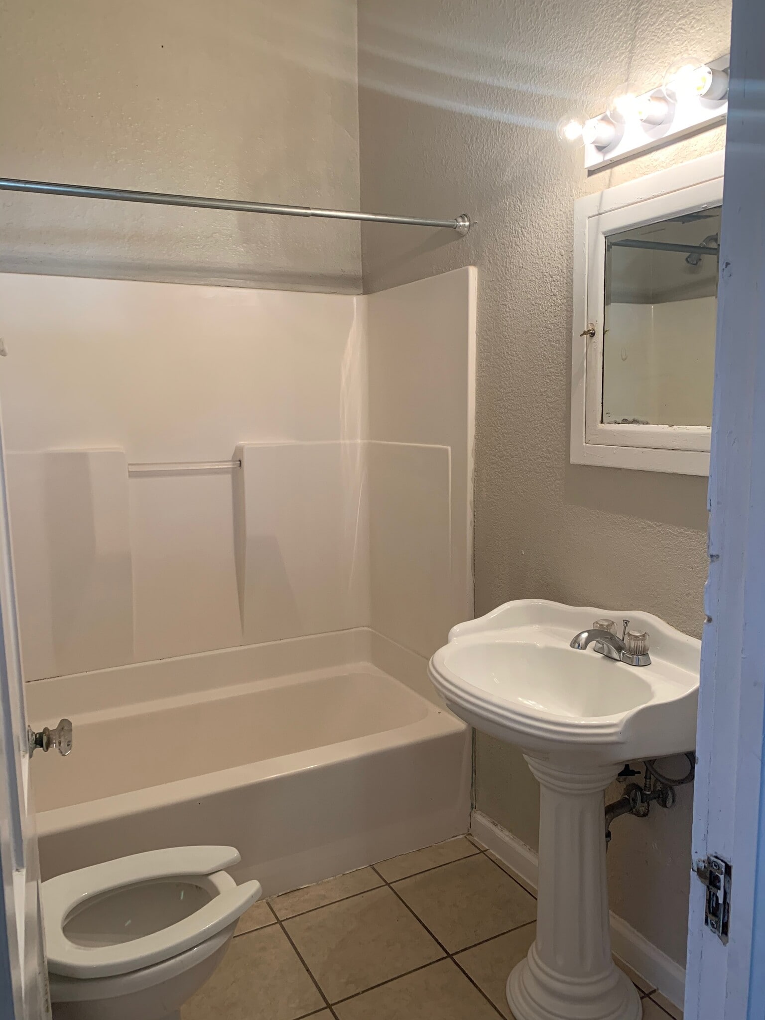 Building Photo - 2427 Vineville Ave