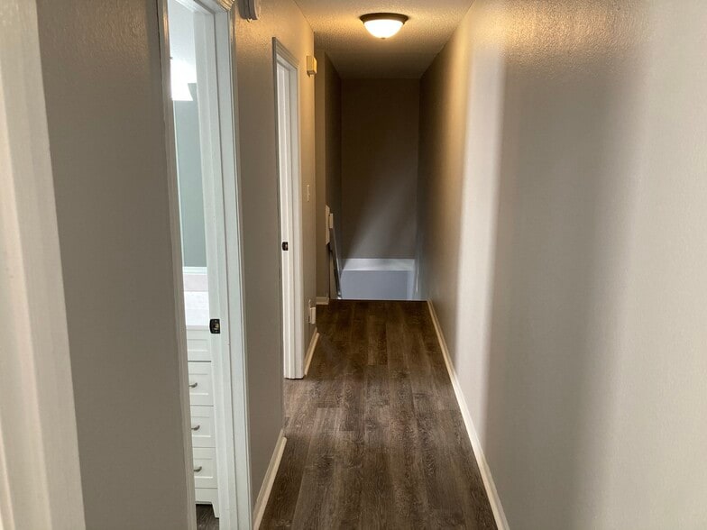 Building Photo - 2107 Highridge Dr