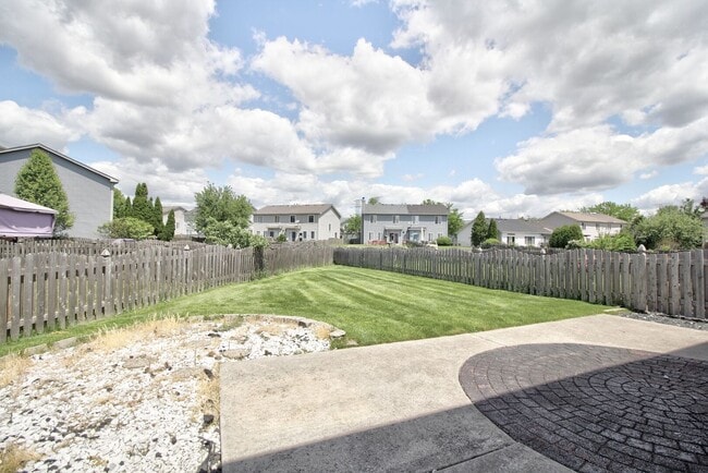 Building Photo - 14056 Danbury Dr