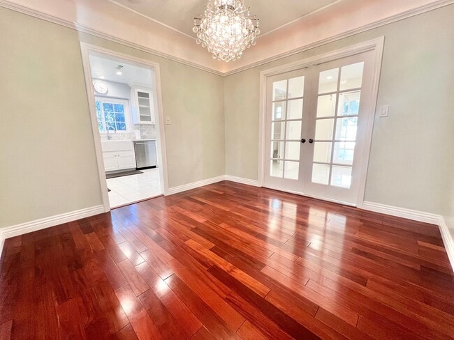 Building Photo - Charming Bixby Knolls Corner Home with Yard, Cabana, & A/C