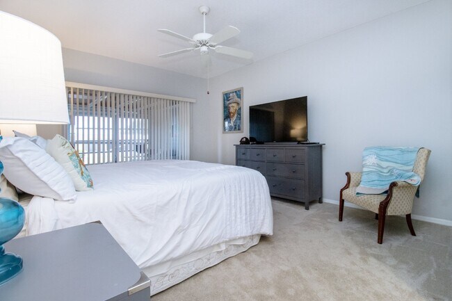 Building Photo - Fully Furnished - 2 bed 2 Bath villa - South Sarasota